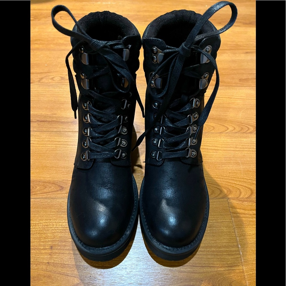 NWT American Eagle Outfitters Boots - Size 7.5